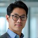 気象研究機関の広報部長の肖像